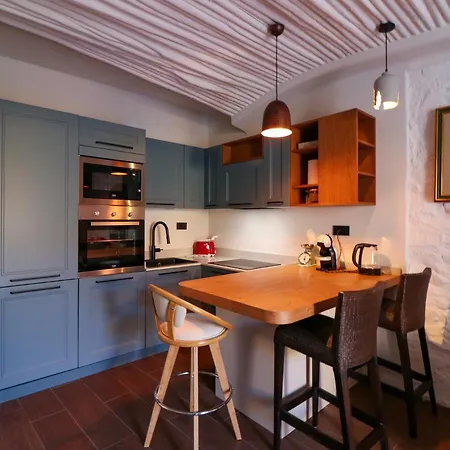 Avenue Luxury Townhouse *