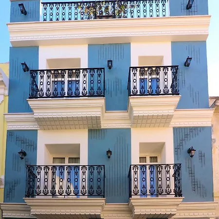 Avenue Luxury Townhouse Apartment