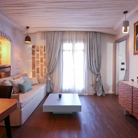 Avenue Luxury Townhouse Apartment