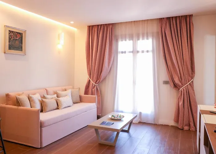 Avenue Luxury Townhouse * Ольбия